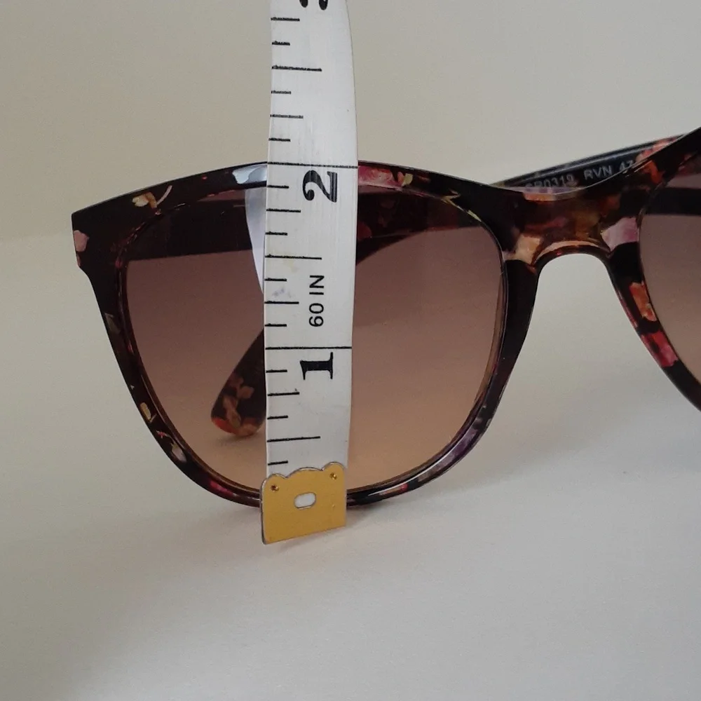 Revlon Women Sunglasses Floral Black Gold Color frame NWT